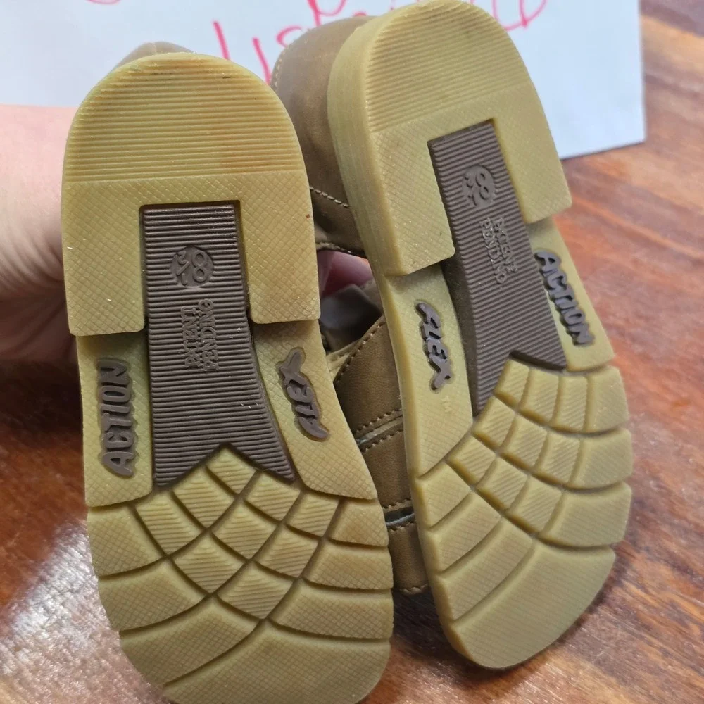 McKids Home Run Brown Baseball T-Strap Sandals Boy's Kid's Size 8.5 Vintage Y2K